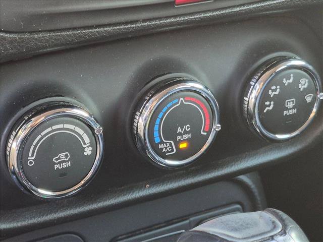 Used 2016 Jeep Renegade Latitude FWD image 20