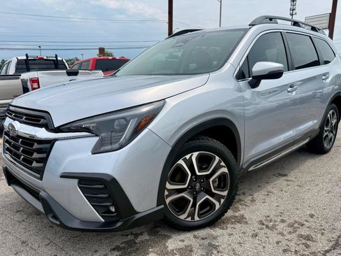 Used 2023 Subaru Ascent Limited AWD/4WD image 3