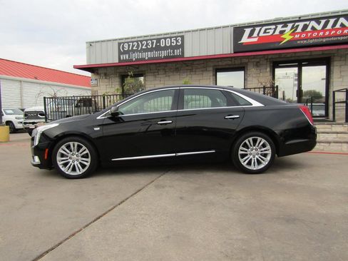 Used 2019 Cadillac XTS Luxury image 2