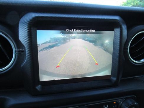 Used 2022 Jeep Wrangler Unlimited Sahara w/ LED Lighting Group AWD/4WD image 31