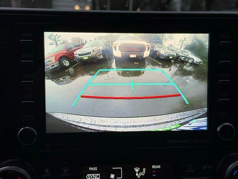 Used 2020 Toyota Highlander XLE image 32