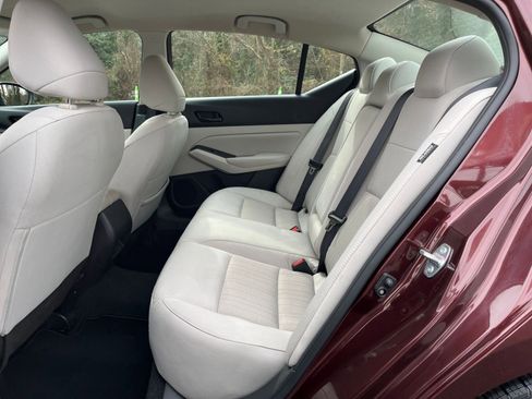 Used 2025 Nissan Altima 2.5 SV image 24