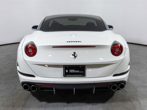 Certified 2016 Ferrari California T image 16