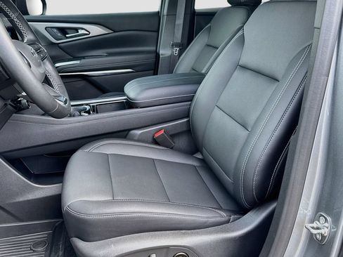Used 2026 Chevrolet Traverse LT w/ Midnight/Sport Edition FWD image 19