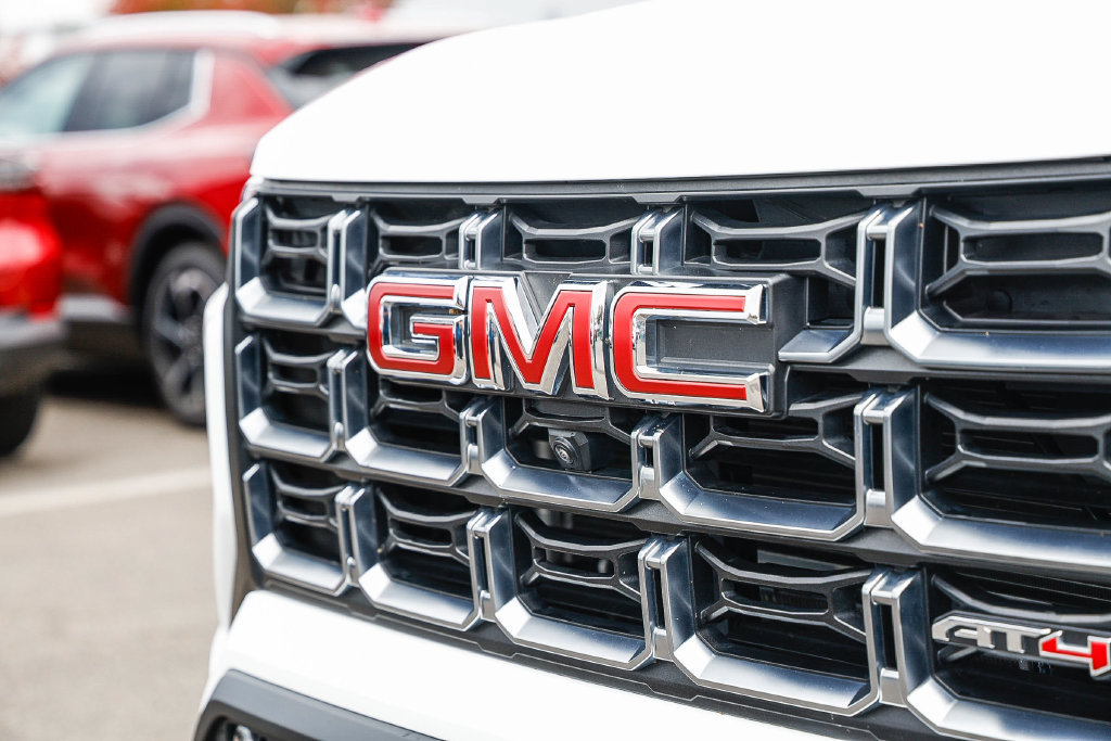 Used 2024 GMC Canyon AT4 w/ AT4 Premium Package AWD/4WD image 10