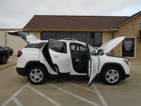 Used 2024 GMC Terrain SLE image 21