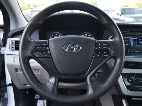 Used 2015 Hyundai Sonata SE FWD image 16