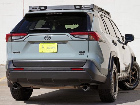 Used 2021 Toyota RAV4 XLE AWD/4WD image 4