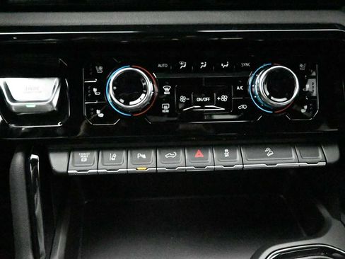 New 2026 GMC Sierra 2500 AT4 w/ AT4 Premium Plus Package AWD/4WD image 21