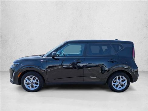 Used 2023 Kia Soul LX w/ LX Technology Package FWD image 9