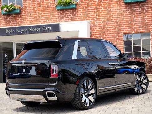 New 2026 Rolls-Royce Cullinan AWD/4WD image 2