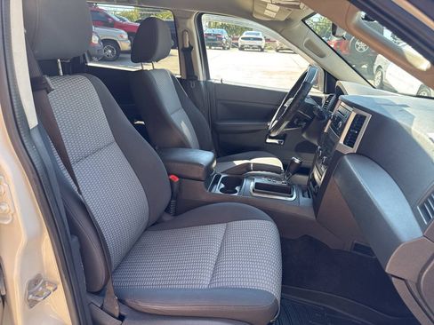 Used 2010 Jeep Grand Cherokee Laredo AWD/4WD image 14