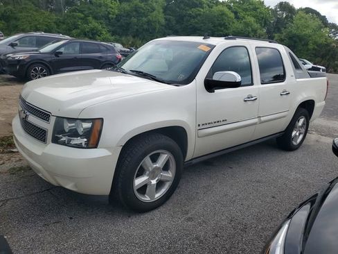 Used 2008 Chevrolet Avalanche LTZ w/ LTZ Preferred Equipment Group AWD/4WD image 2
