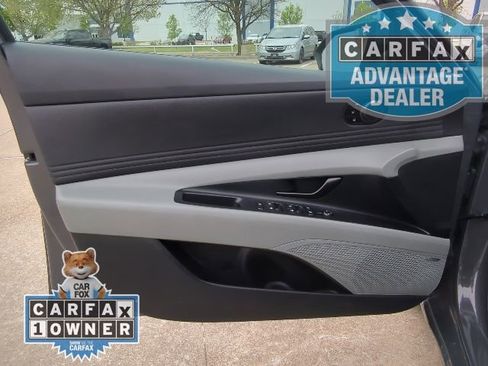 Used 2024 Hyundai Elantra Limited image 16