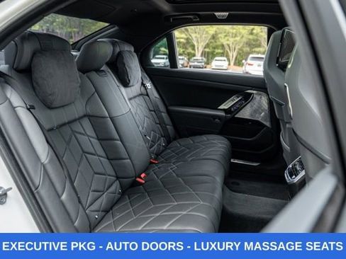 Used 2023 BMW i7 xDrive60 w/ Executive Package 2 AWD/4WD image 41
