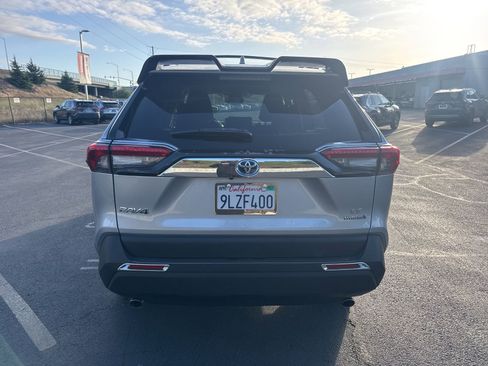 Used 2024 Toyota RAV4 LE AWD/4WD image 6
