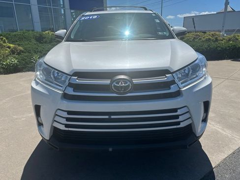 Used 2019 Toyota Highlander XLE AWD/4WD image 2