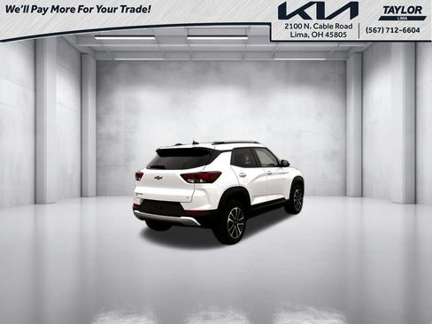 Used 2025 Chevrolet TrailBlazer LT AWD/4WD image 2
