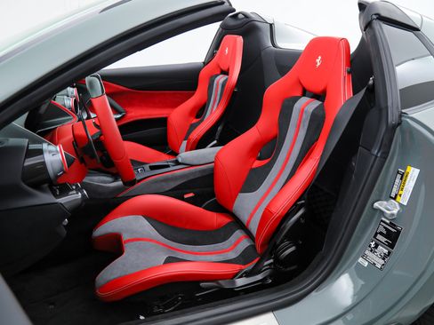 Certified 2022 Ferrari 812 GTS RWD image 4