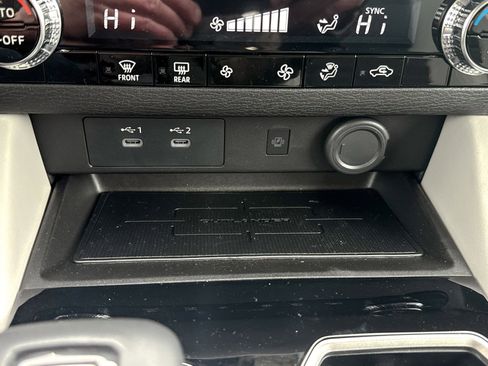 New 2025 Mitsubishi Outlander SE image 35