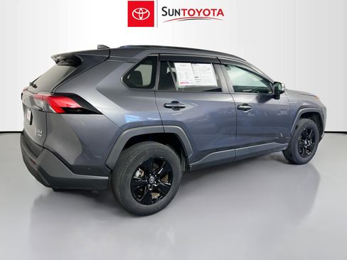 Used 2021 Toyota RAV4 XLE image 4