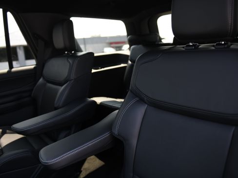 New 2027 Ford Expedition Platinum w/ Stealth Appearance Package RWD image 13