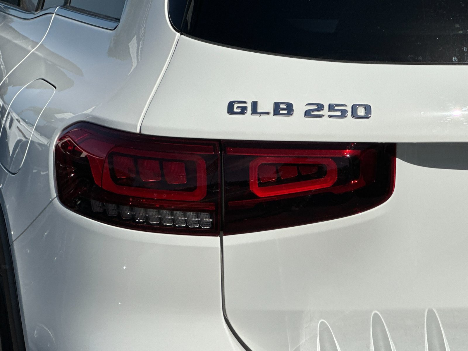 Used 2023 Mercedes-Benz GLB 250 w/ Premium Package image 27