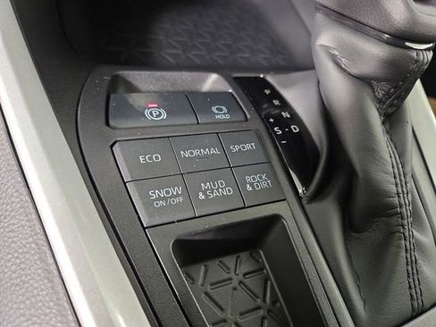 New 2025 Toyota RAV4 XLE image 27