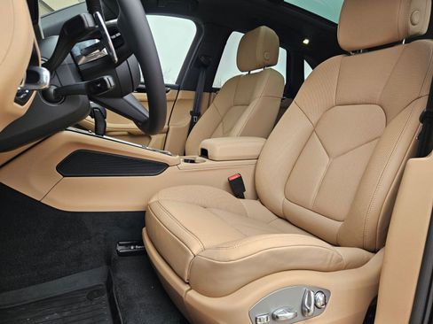 New 2026 Porsche Macan image 5