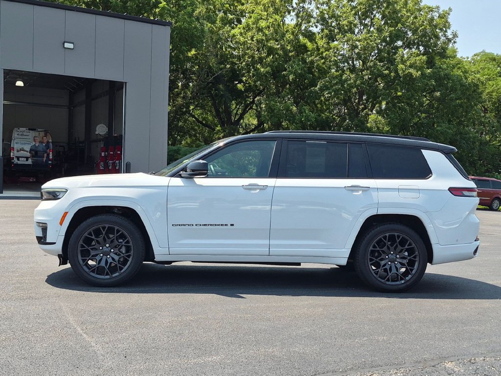 Used 2024 Jeep Grand Cherokee L Summit w/ High Altitude Package AWD/4WD image 4
