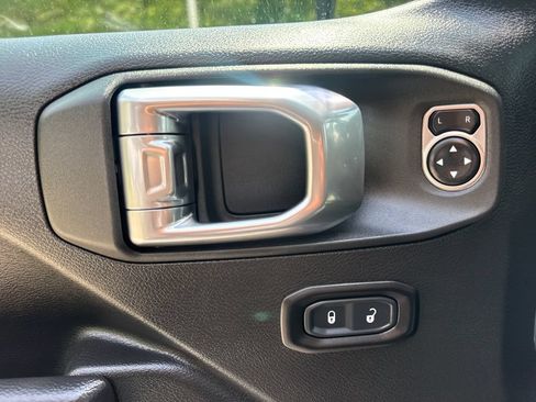 Used 2025 Jeep Wrangler Unlimited Sport AWD/4WD image 14