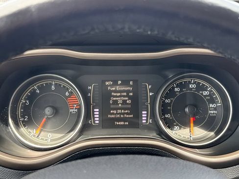 Used 2016 Jeep Cherokee Latitude FWD image 17