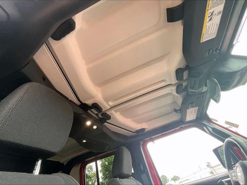 Used 2024 Jeep Gladiator Sport AWD/4WD image 29