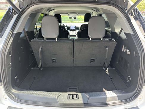 Used 2023 Ford Explorer XLT w/ Equipment Group 202A AWD/4WD image 13