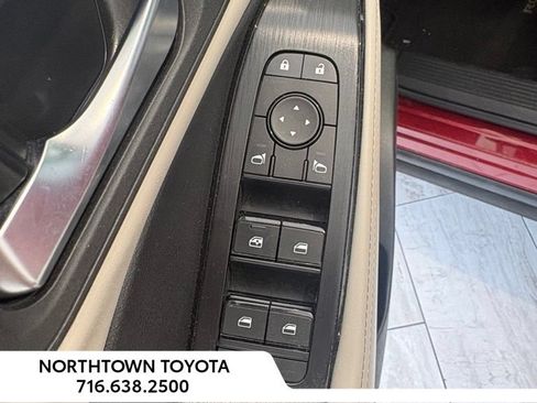 Used 2025 Nissan Rogue SV AWD/4WD image 14