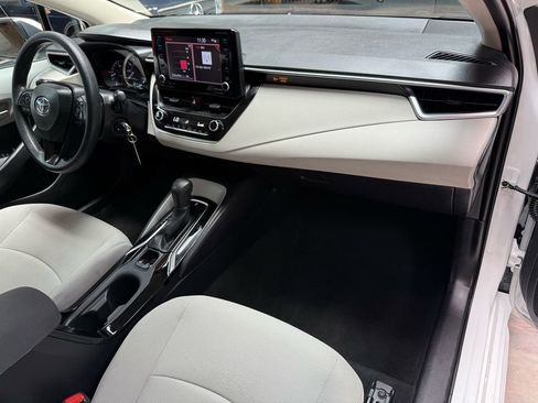 Used 2022 Toyota Corolla LE FWD image 11