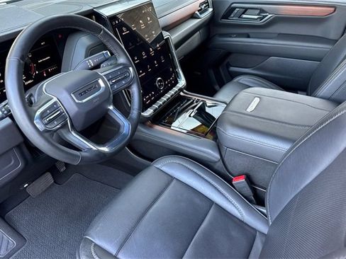 Used 2025 GMC Yukon XL Denali image 10