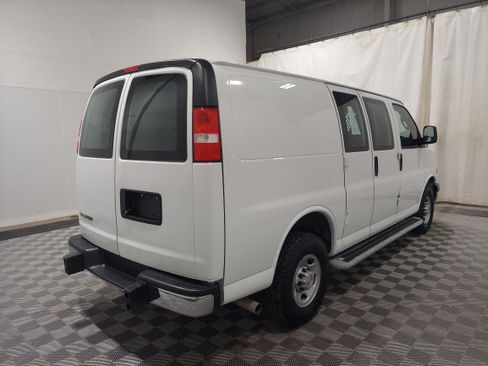 Used 2024 Chevrolet Express 2500 w/ Driver Convenience Package RWD image 3
