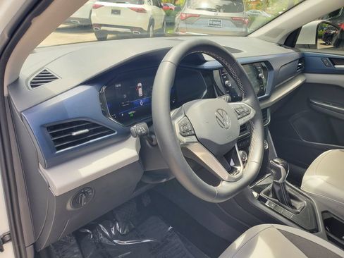 Used 2023 Volkswagen Taos SE w/ Panoramic Sunroof Package FWD image 14