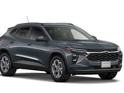 Used 2025 Chevrolet Trax LT w/ LT Convenience Package