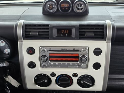 Used 2013 Toyota FJ Cruiser 4WD w/ Upgrade Pkg image 14