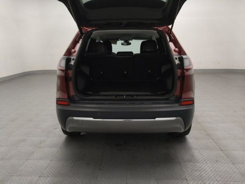 Used 2019 Jeep Cherokee Limited FWD image 29