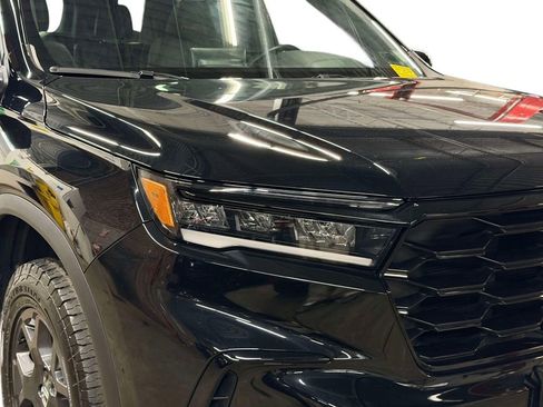 Used 2025 Honda Pilot TrailSport image 17