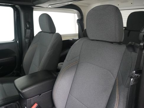 Used 2025 Jeep Wrangler Sport AWD/4WD image 10