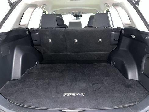 Used 2019 Toyota RAV4 LE AWD/4WD image 27