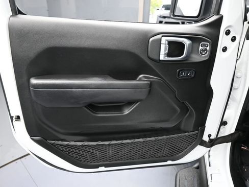 Used 2023 Jeep Gladiator Mojave image 12