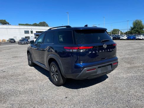 Used 2024 Nissan Pathfinder SV FWD image 3