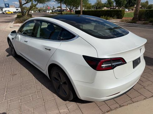 Used 2019 Tesla Model 3 Standard Range RWD image 4