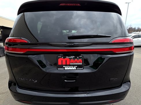 New 2026 Chrysler Pacifica Select w/ S Appearance Package FWD image 6