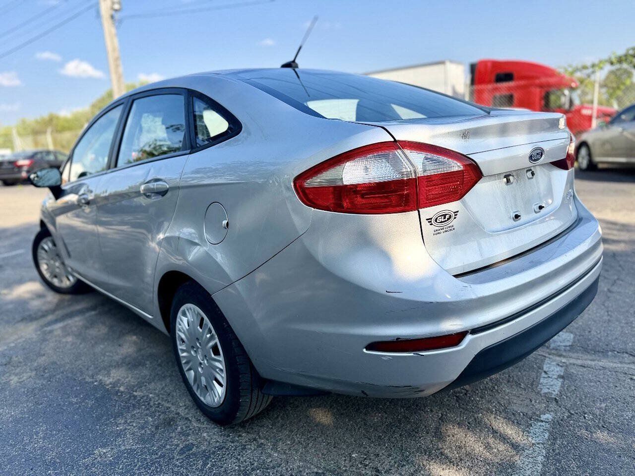 Used 2014 Ford Fiesta S FWD image 5